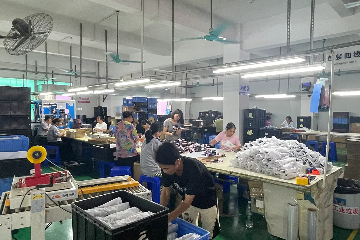 Acetate Workshop — inside the EcoHairFactory plant in Dongguan, 1,800 m², 85 people