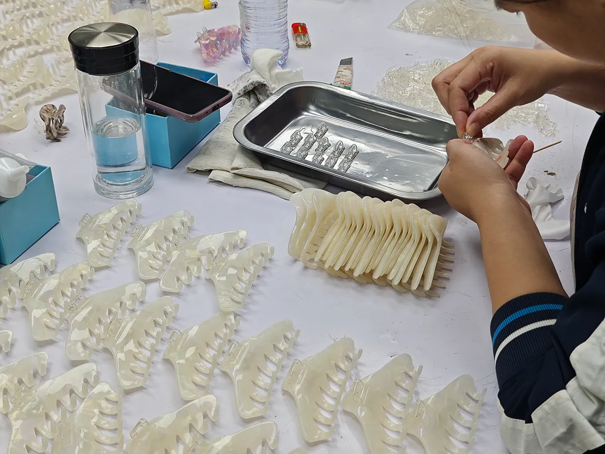 Hand-finishing & assembly — EcoHairFactory
