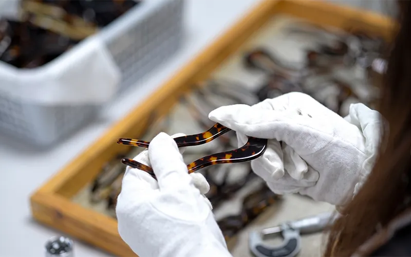 Quality control and packing line in the acetate workshop
